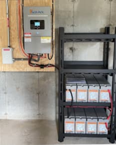 Hybrid inverter connected to battery modules